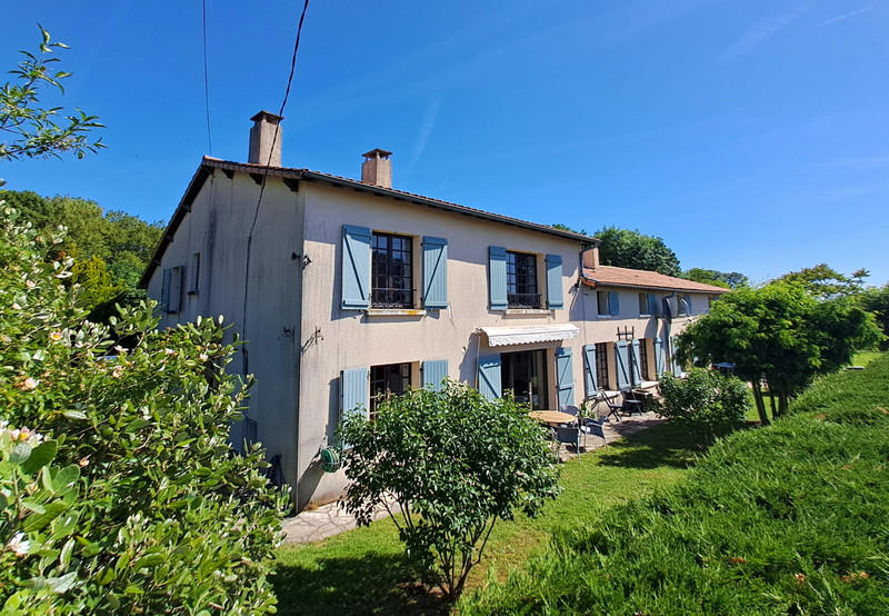 French property for sale in Chef-Boutonne, Deux-Sèvres - €278,200 - photo 1