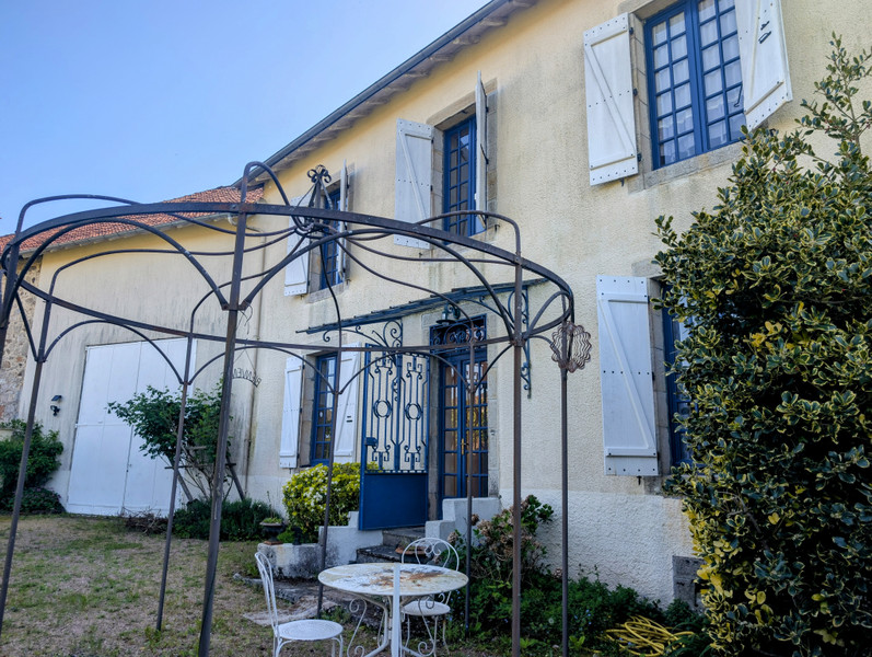 Maison à vendre à Bussière-Galant, Haute-Vienne - 130.800 € - photo 1