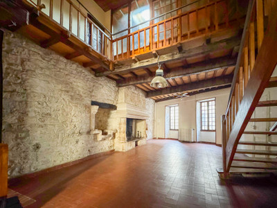 Maison à vendre à Montcuq-en-Quercy-Blanc, Lot, Midi-Pyrénées, avec Leggett Immobilier
