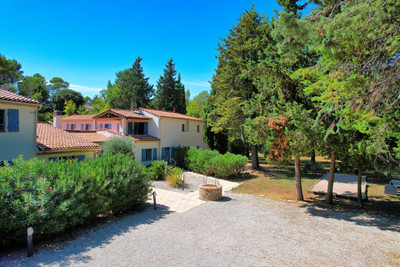 French property for sale in Le Val, Var - €1,490,000 - photo 9