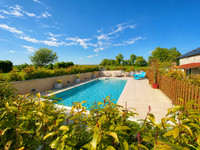 Propriété à vendre à Angeac-Champagne, Charente - 475 000 € - photo n°1
