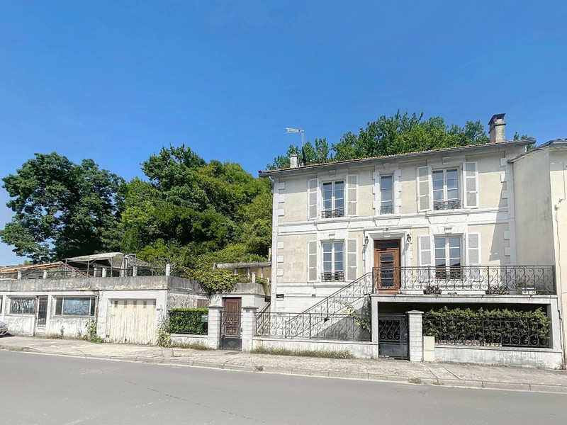 Propriété à vendre à Montignac-Charente, Charente - 140 000 €