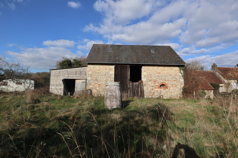Grange à vendre à Domfront en Poiraie, Orne - 25 600 € - photo 1 Grange à vendre à Domfront en Poiraie, Orne - 25 600 € - photo 1