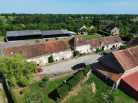Propriété à vendre à Lignac, Indre - 478 800 € - photo n°1