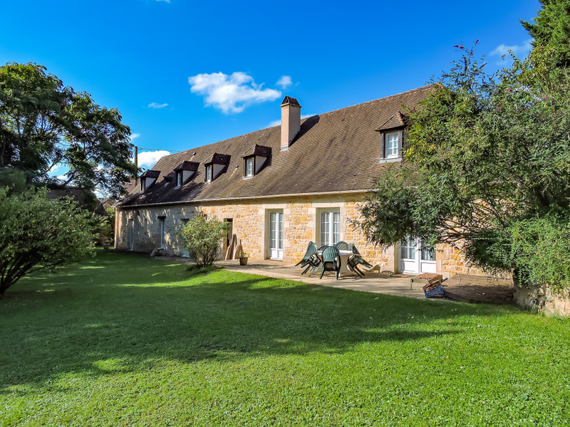 Maison à vendre à Azerat, Dordogne - 485 000 € - photo 1 Maison à vendre à Azerat, Dordogne - 485 000 € - photo 1