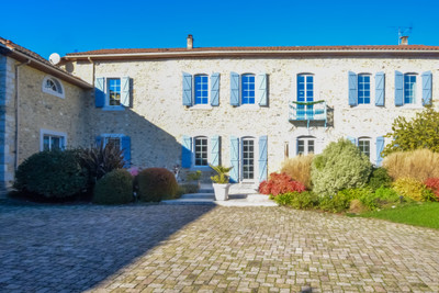 Stunning family home & gite and/or successful all year B&B & gite business. Swimming pool and secure grounds