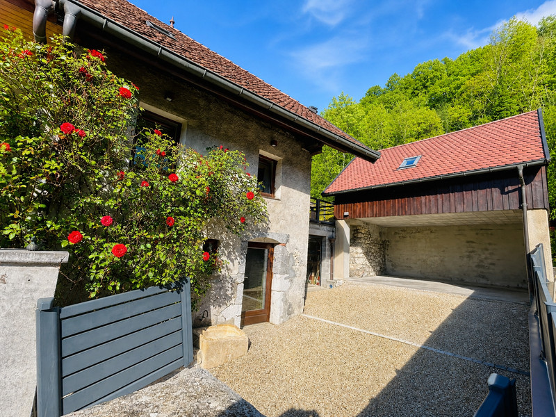 French property for sale in Talloires, Haute-Savoie - €1,040,000 - photo 1