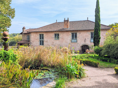 Stunning events location  on the banks of the river including a magnificent Maison de Maitre.  