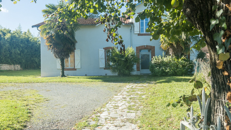 French property for sale in Bordes, Hautes-Pyrénées - €300,000 - photo 2