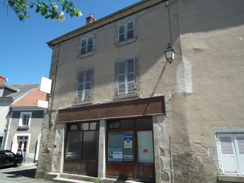 Maison à vendre à Auzances, Creuse - 27 600 € - photo 1