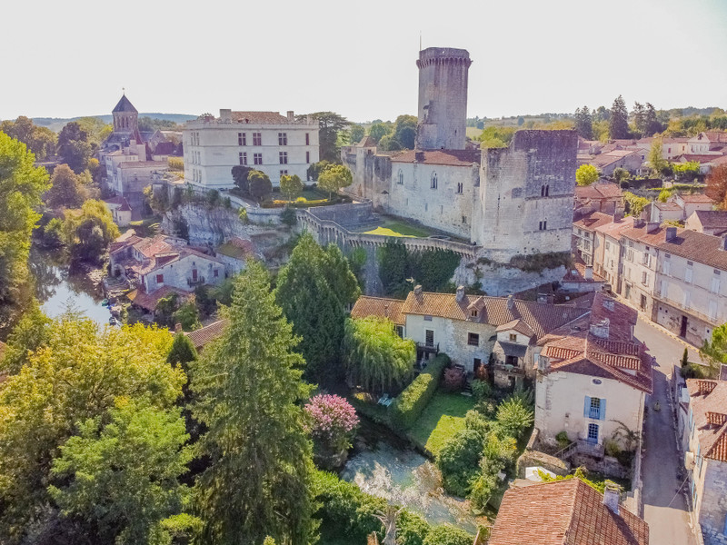 Maison à vendre à Bourdeilles, Dordogne - 392.200 € - photo 1