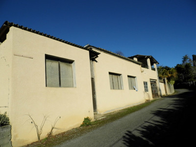Commerce à vendre à Castelnau-Magnoac, Hautes-Pyrénées, Midi-Pyrénées, avec Leggett Immobilier