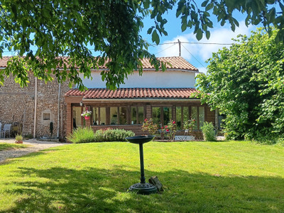 Maison à vendre à Sommières-du-Clain, Vienne, Poitou-Charentes, avec Leggett Immobilier