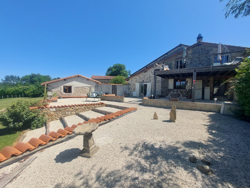 House in Écuras Charente This beautifully renovated stone cottage