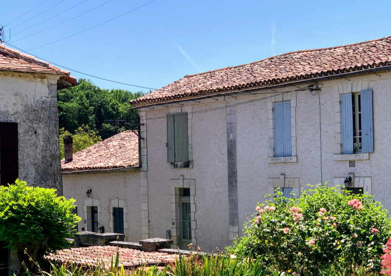 Maison à vendre à Pillac, Charente - 106.700 € - photo 1