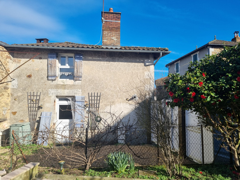 Maison à vendre à Chabanais, Charente - 46 600 € - photo 1