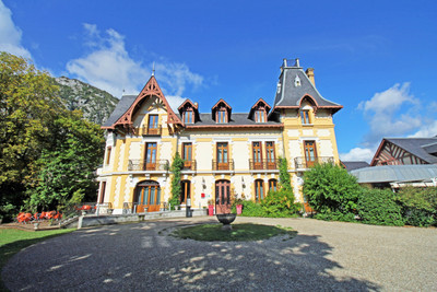 commercial for sale in Ariège
