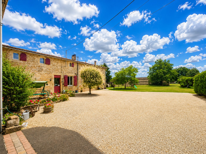 Propriété à vendre à Chey, Deux-Sèvres - 395 000 €