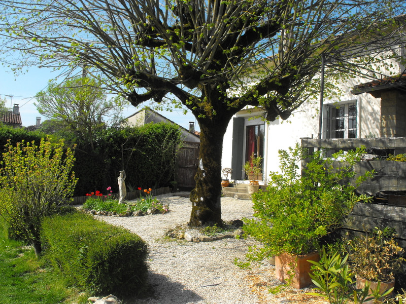 French property for sale in Le Bouchage, Charente - €179,000 - photo 2