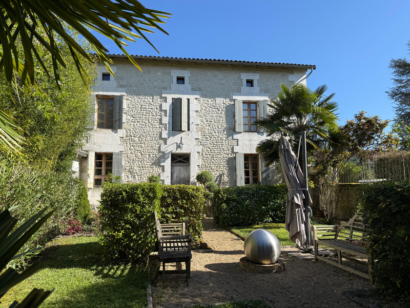 Maison à vendre à Palluaud, Charente - 246.100 € - photo 1