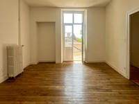 Maison à vendre à Ruffec, Charente - 159.950 € - photo 4