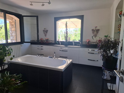 French property for sale in La Verdière, Var - €630,000 - photo 4