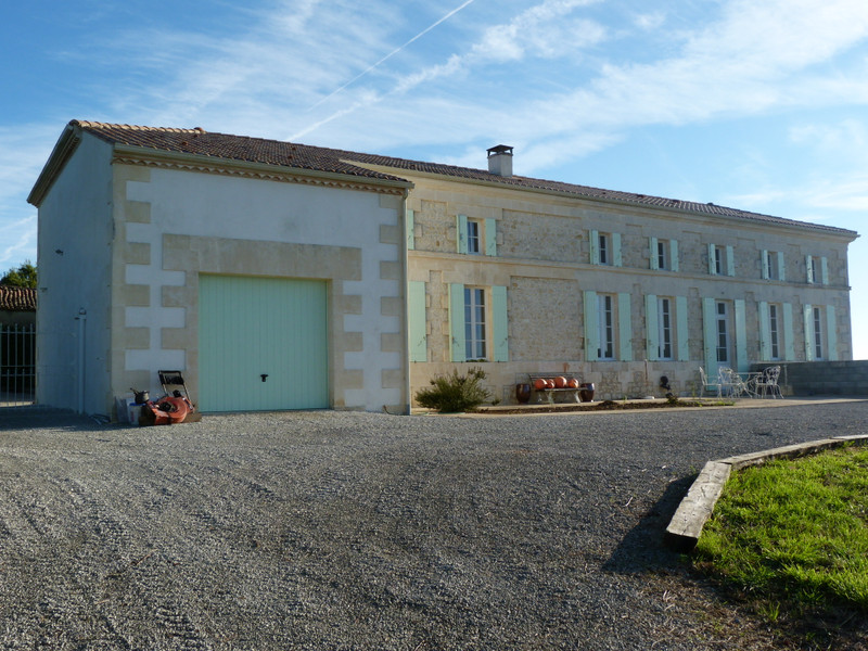Maison à vendre à Saint-Georges-des-Agoûts, Charente-Maritime - 583.000 € - photo 1