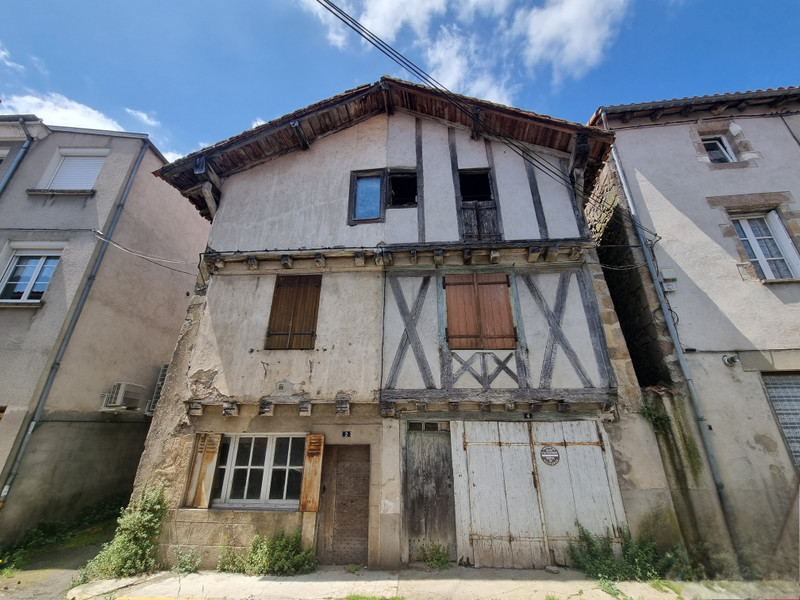Maison à vendre à Chabanais, Charente - 31.000 € - photo 1