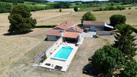 Propriété à vendre à Val des Vignes, Charente - 395 380 € - photo n°1
