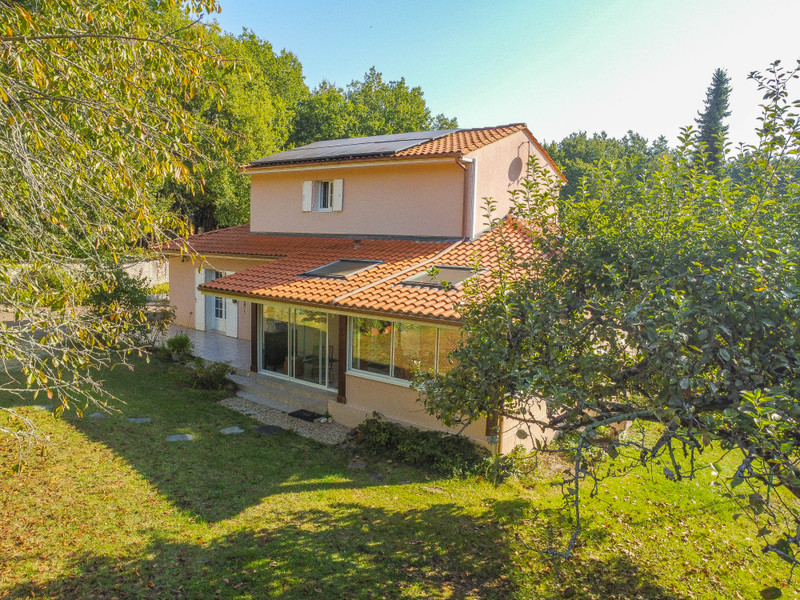 Maison à vendre à Mouthiers-sur-Boëme, Charente - 280.000 € - photo 1