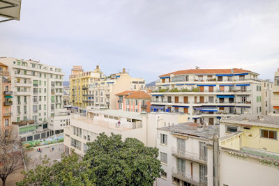 French property for sale in Nice, Alpes-Maritimes - €620,000 - photo 9