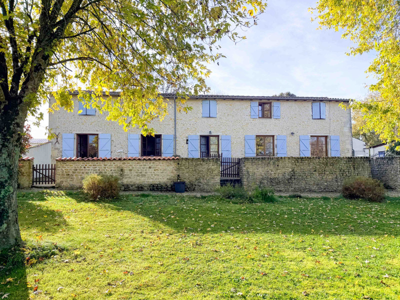 Maison à vendre à Moragne, Charente-Maritime - 448.000 € - photo 1