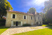 Propriété à vendre à Javerlhac-et-la-Chapelle-Saint-Robert, Dordogne - 318 000 € - photo n°1