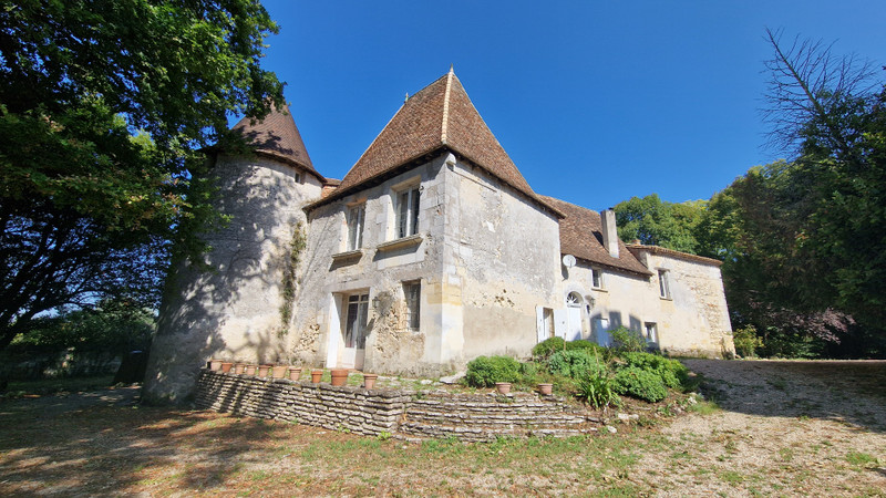 French property for sale in Savignac-de-l'Isle, Gironde - €477,000 - photo 0
