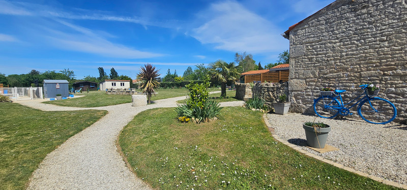French property for sale in Saint-Valérien, Vendée - €349,800 - photo 2