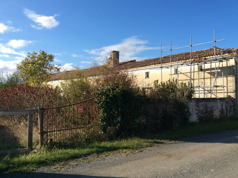 French property for sale in Saint-Ciers-Champagne, Charente-Maritime - €109,000 - photo 0