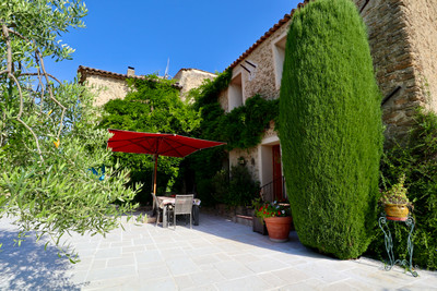 Magnificent ancient silk farm with 8 rooms (280 m2) on 107.000 m2. Swimming pool. Ideal equestrian.