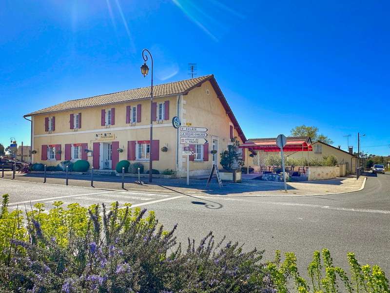 Commerce à vendre à Échourgnac, Dordogne - 472.000 € - photo 1
