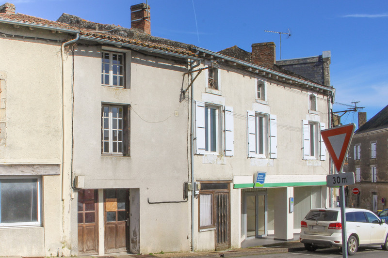 Maison à vendre à Thénezay, Deux-Sèvres - 60 000 € - photo 1