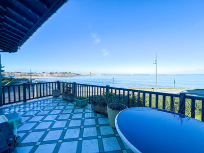 Seafront, Ciboure Bay / Socoa Beach, Exceptional 7-Room Apartment 177.5 m² + 2 Garages + 2 Convertible Spaces