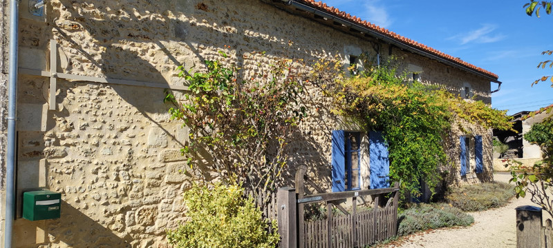 French property for sale in La Chapelle-Bâton, Vienne - €235,400 - photo 3