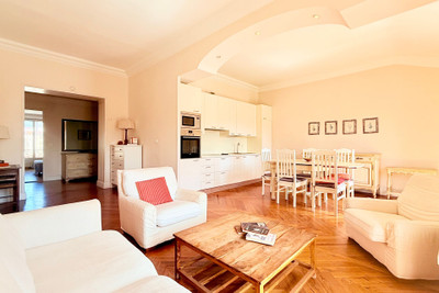 French property for sale in Nice, Alpes-Maritimes - €900,000 - photo 1