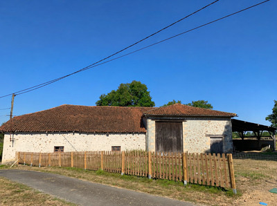 Grange à vendre à Chabrac, Charente, Poitou-Charentes, avec Leggett Immobilier