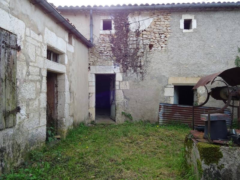 French property for sale in Mornac, Charente - €63,500 - photo 3