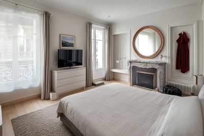 Paris 8 | Magnificent 5-room apartment of 109 m² | 1st floor | Maid's room 8 m, 2 cellars and private terrace