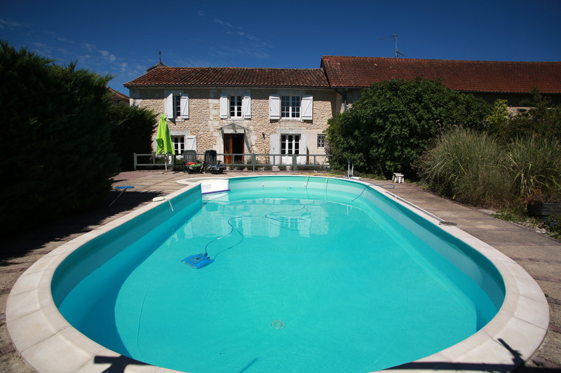 Maison à vendre à Gout-Rossignol, Dordogne - 345 000 € - photo 1