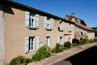 Maison à vendre à Maisonnais-sur-Tardoire, Haute-Vienne, Limousin, avec Leggett Immobilier