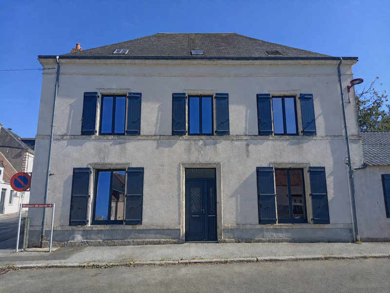 French property for sale in Villeneuve-en-Perseigne, Sarthe - €204,000 - photo 0