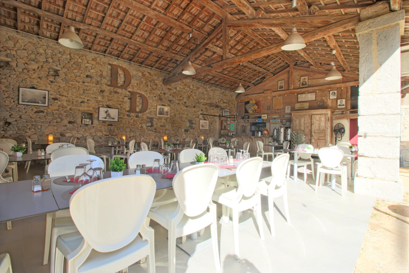 French property for sale in Vallon-Pont-d'Arc, Ardèche - €1,060,000 - photo 2