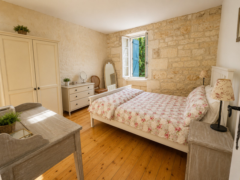 French property for sale in Crazannes, Charente-Maritime - €576,450 - photo 5